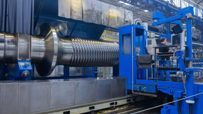 Vor allem die Industrie beschäftigt ausländische Fachkräfte. (Symbolbild) (Foto: Rolf Vennenbernd/dpa)