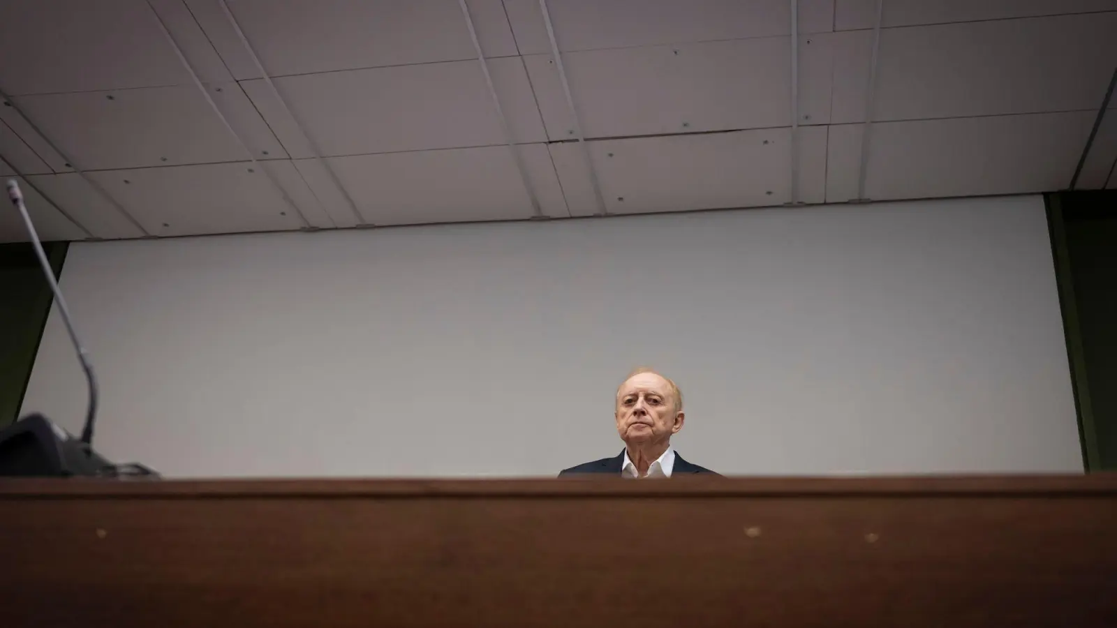 Das Gericht hatte eine Strafe von vier Jahren und drei Monaten verhängt (Archivbild).  (Foto: Peter Kneffel/dpa)