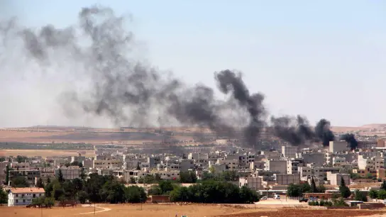 Aufsteigender Rauch nach einem Angriff in Kobane (Archivbild). (Foto: Str/EPA/dpa)