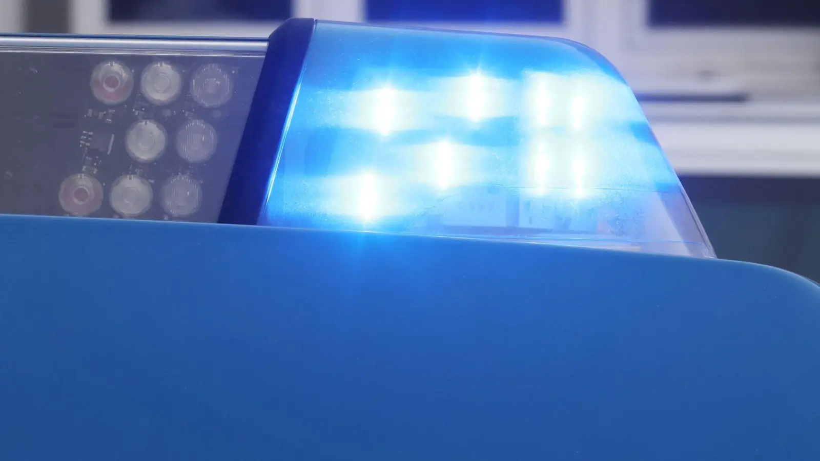 Schleierfahnder stellen auf der A3 bei Passau Tausende Tabletten und etwas Marihuana sicher. (Symbolbild) (Foto: Bodo Schackow/dpa)