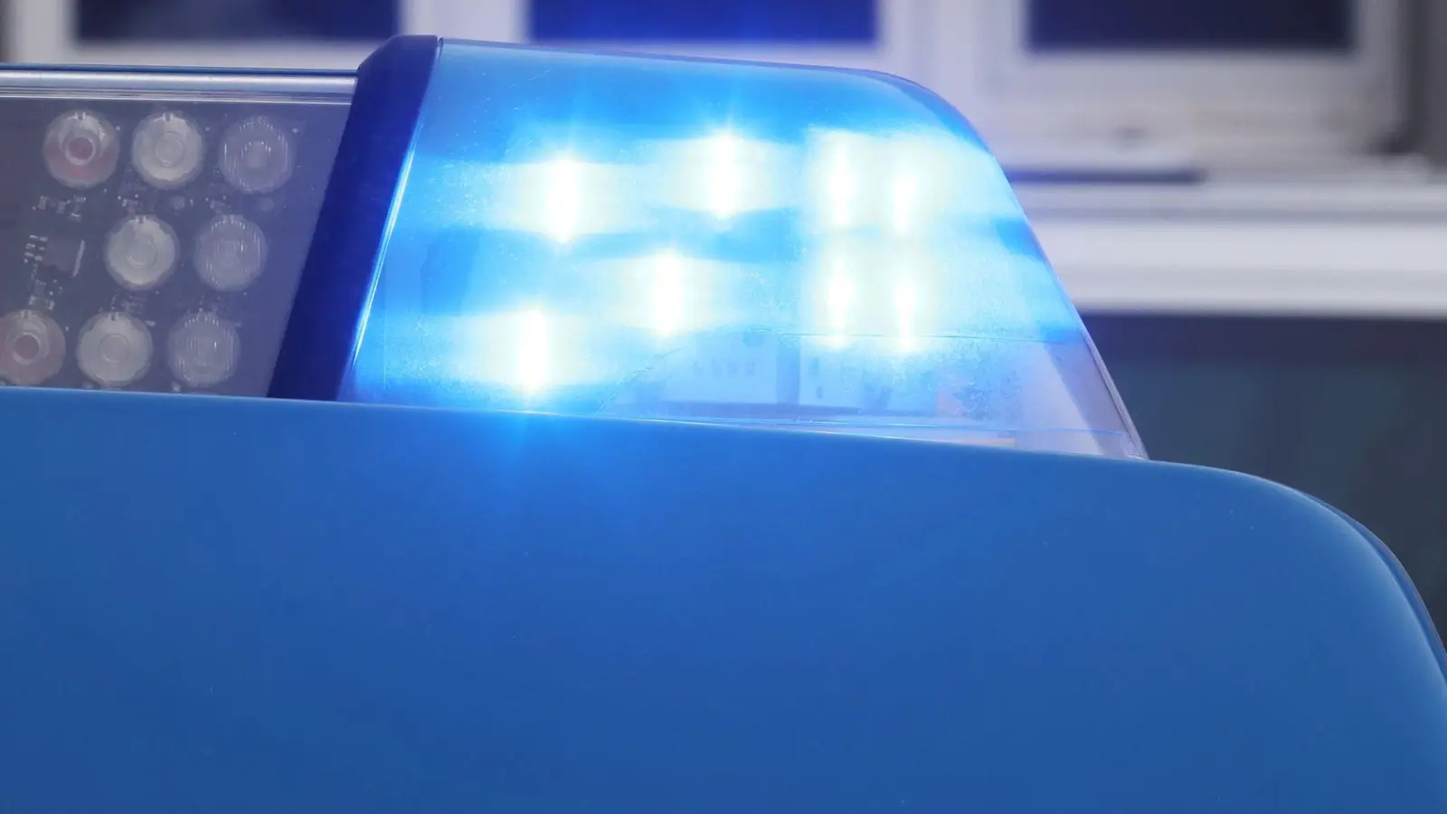 Vieles deutet laut Polizei auf Brandstiftung hin. (Symbolbild) (Foto: Bodo Schackow/dpa)