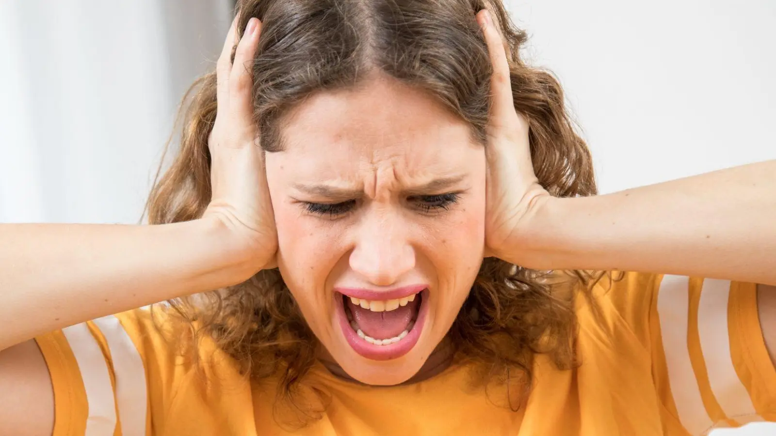 Nützt Schreien? Eine neue Studie zeigt, welche Methoden tatsächlich helfen, die Wut zu dämpfen - und welche eher kontraproduktiv sind. (Foto: Christin Klose/dpa-tmn/dpa)