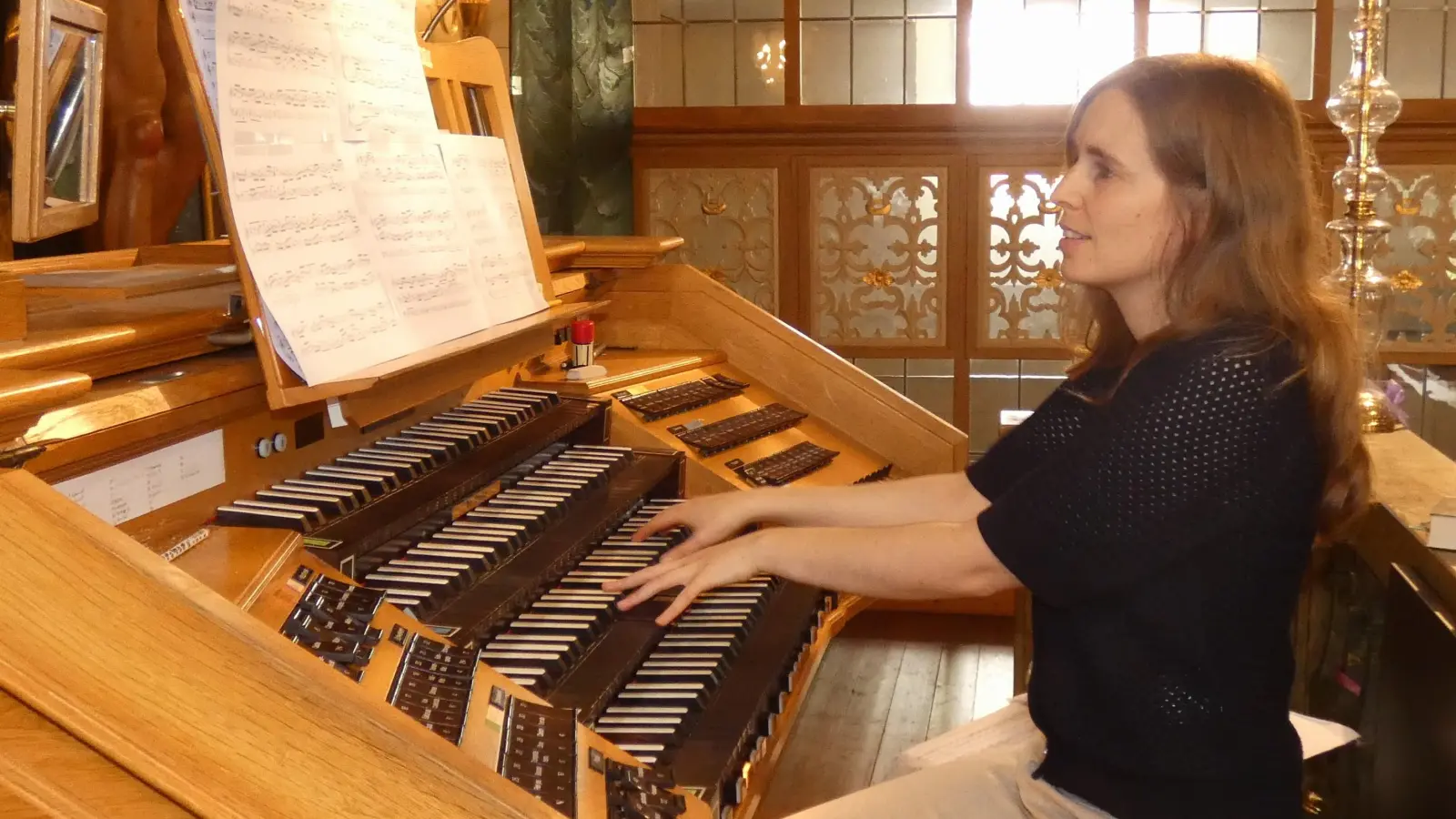 Anne Barkowski überzeugte an der Hey-Orgel in St. Kilian. (Foto: Barbara Glowatzki)