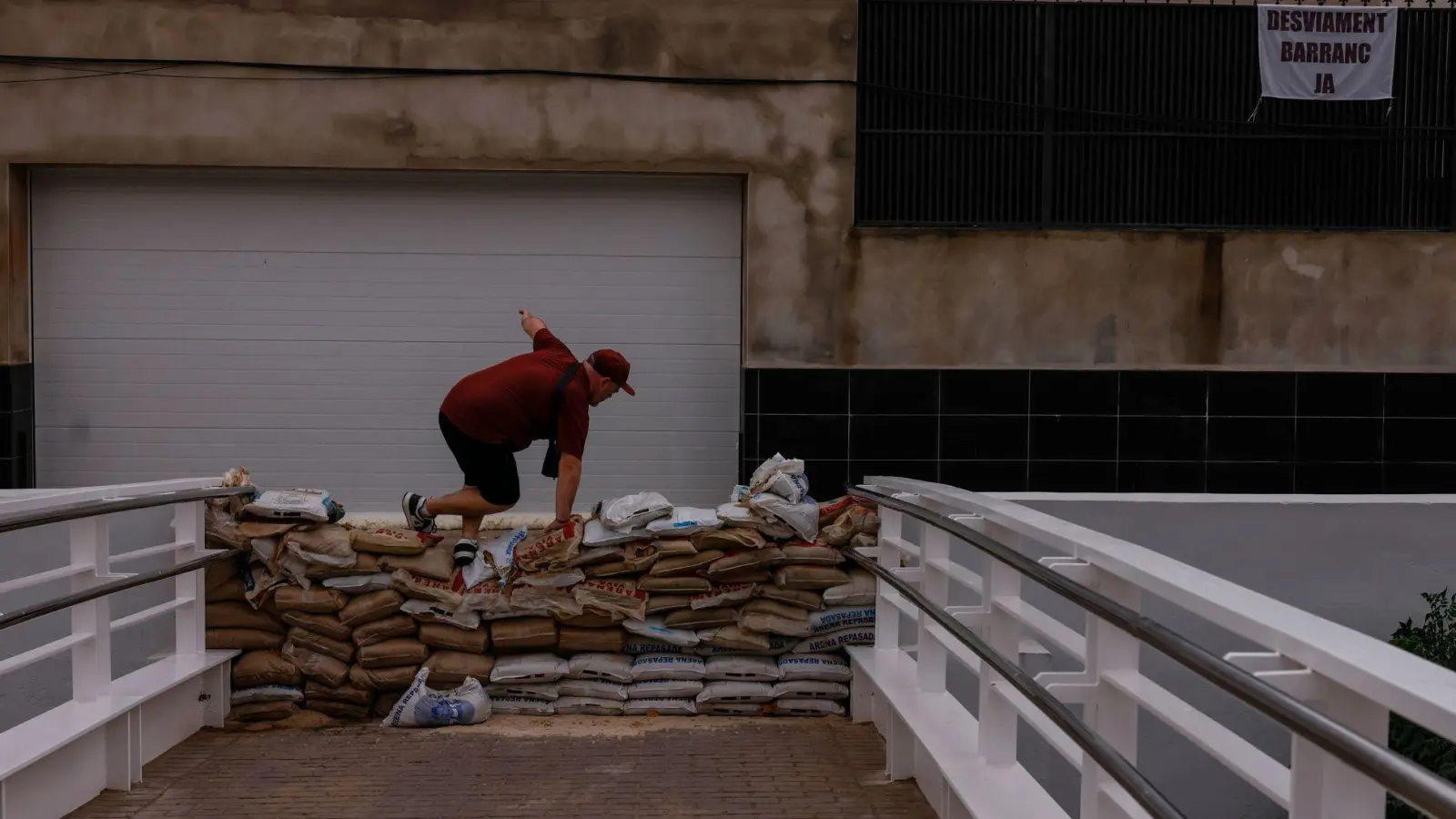 Ein Ex-Hurrikan zog über den Atlantik und setzte Teile Spaniens unter Wasser. (Foto: Rober Solsona/Europapress/dpa)