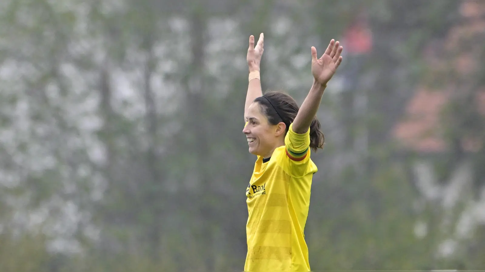 Im Hinspiel war die Welt noch in Ordnung für Annika Kömm, die hier einen ihren beiden Treffer bejubelt. (Foto: Martin Rügner)