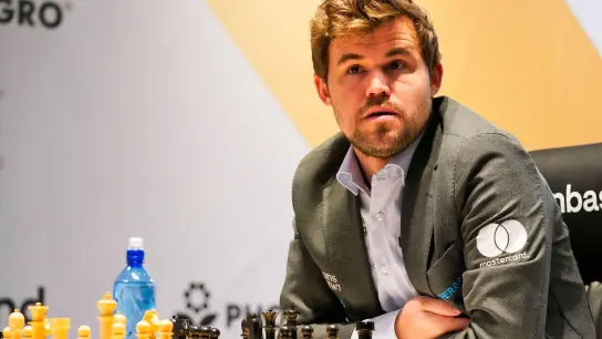 Verzichtet auf die Verteidigung seines WM-Titels: Magnus Carlsen. (Foto: Jon Gambrell/AP/dpa)