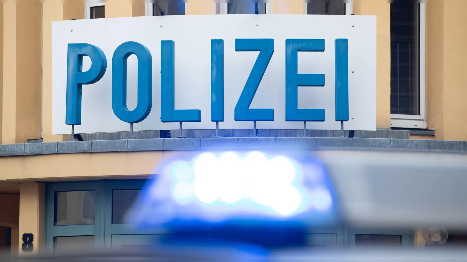 Als Streitschlichter mussten sich Beamte der Polizeiinspektion Bad Windsheim am Mittwoch gleich zweimal betätigen. (Symbolbild: Friso Gentsch/dpa)