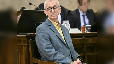 Kabarettist Günther Paal ist in dem Prozess einer von insgesamt drei Angeklagten. (Foto: Hans Klaus Techt/APA/dpa)