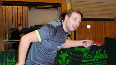 Volle Konzentration: Jan Schubert und der TSV Ansbach gewannen gegen Effeltrich deutlich mit 9:1. (Foto: Christian Treffer)
