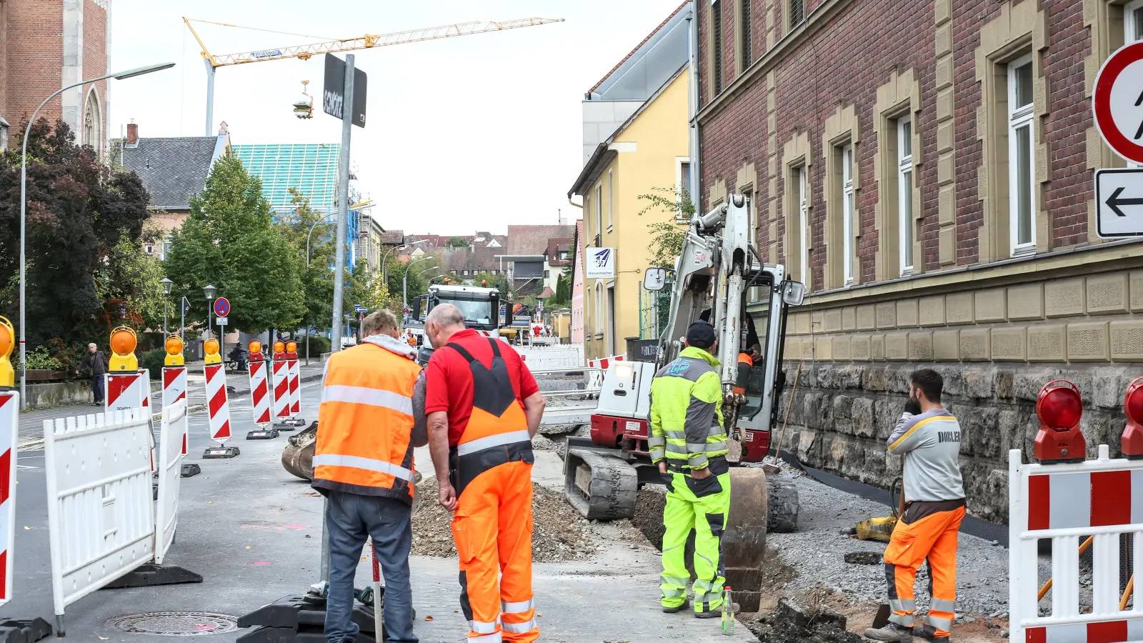 Die Arbeiten in der Ansbacher Straße verliefen laut der beauftragten Baufirma bisher alles andere als optimal. (Foto: Tizian Gerbing)