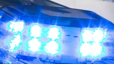 Die Polizei sucht nach der Autofahrerin. (Symbolbild) (Foto: Friso Gentsch/dpa)