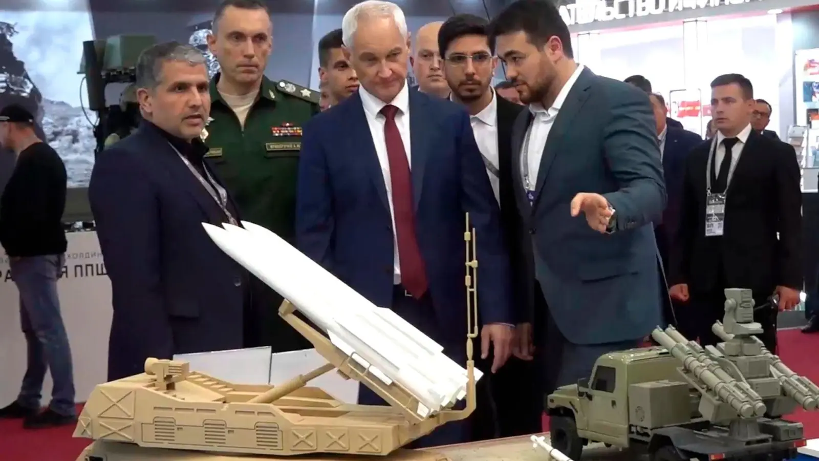 Die jährliche Waffenschau beim Militärforum nahe Moskau gilt als wichtige Präsentationsplattform für die russische Rüstungsindustrie. (Archivbild) (Foto: Uncredited/Russian Defense Ministry Press Service/AP/dpa)