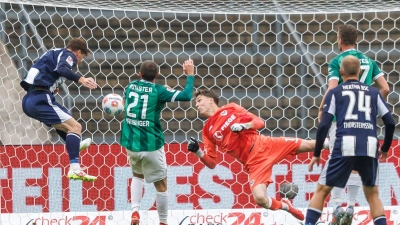 Das erste Heimtor im vierten Heimspiel: Sebastian Grönning erzielt das 1:0 gegen Preußen Münster. (Foto: Andreas Gora/dpa)
