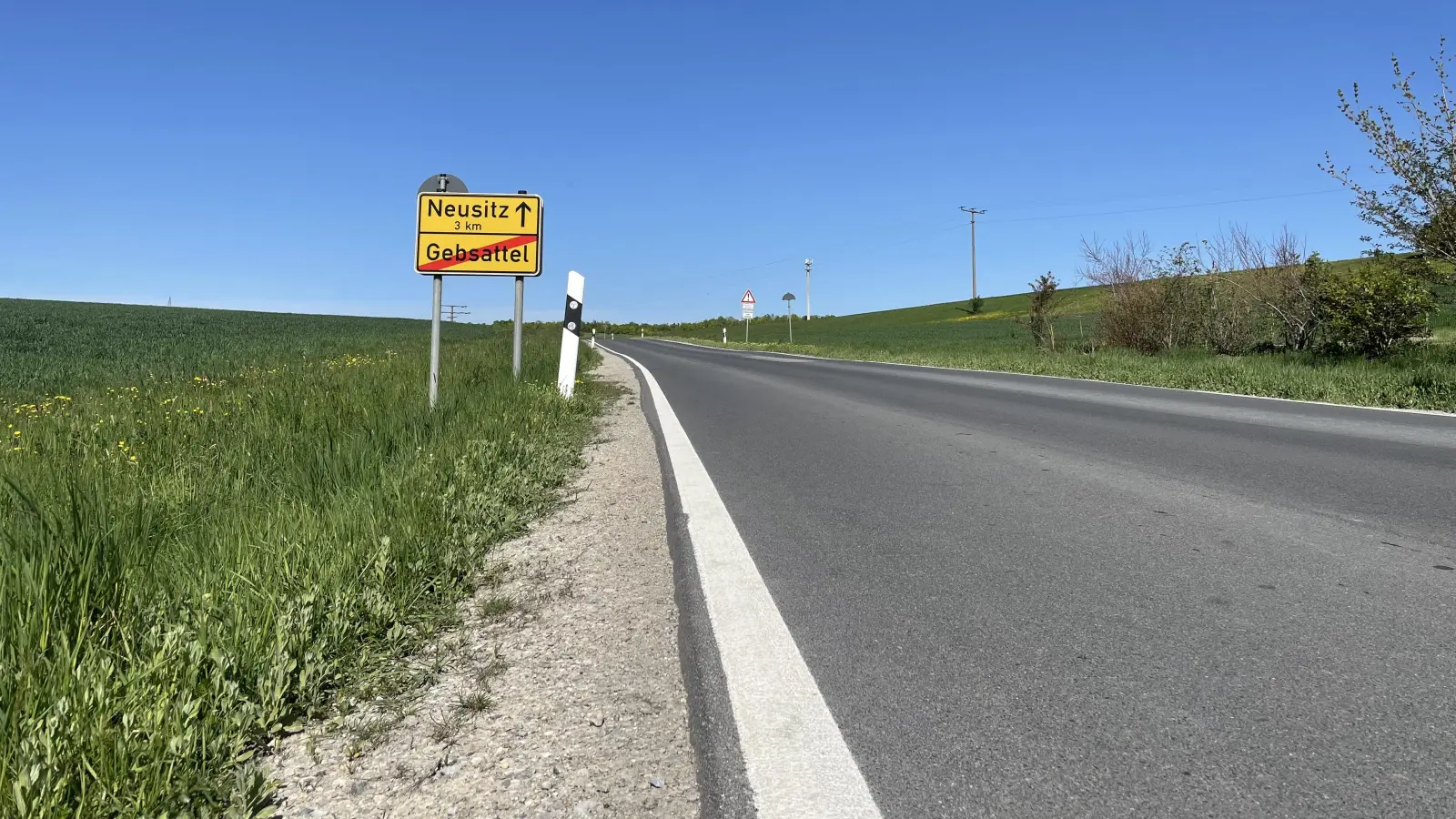 Entlang der Kreisstraße von Gebsattel nach Neusitz soll ein Radweg entstehen. (Foto: Cedric Sterner)
