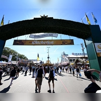 Noch einmal ein sonniger Tag auf dem Oktoberfest? Das ist möglich. (Archivbild) (Foto: Felix Hörhager/dpa)