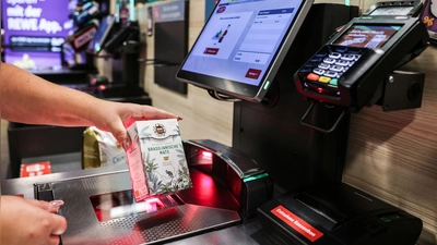 SB-Kassen sind im deutschen Einzelhandel inzwischen weit verbreitet. (Foto: Oliver Berg/dpa)