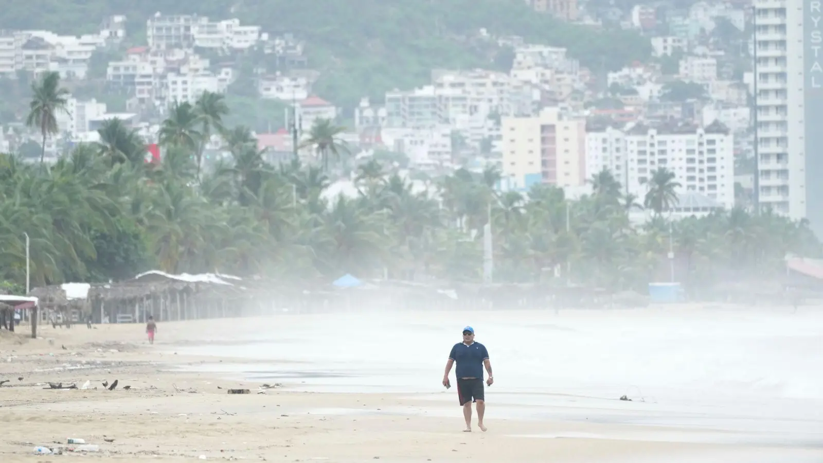 Der Hurrikan „Erick“ brachte gefährlich starke Winde und Regen in den Süden Mexikos mit sich. (Foto: Fernando Llano/AP/dpa)