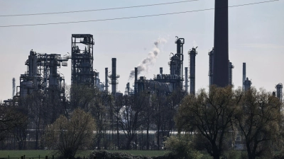 BP-Raffinerie: Der Konzern profitiert von hohen Ölpreisen, muss aber einen hochrangigen Abgang verkraften (Foto: Oliver Berg/dpa)