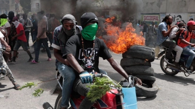 Die Gewalt verschärft die prekäre Versorgungslage in Haiti. (Foto: Odelyn Joseph/AP/dpa)