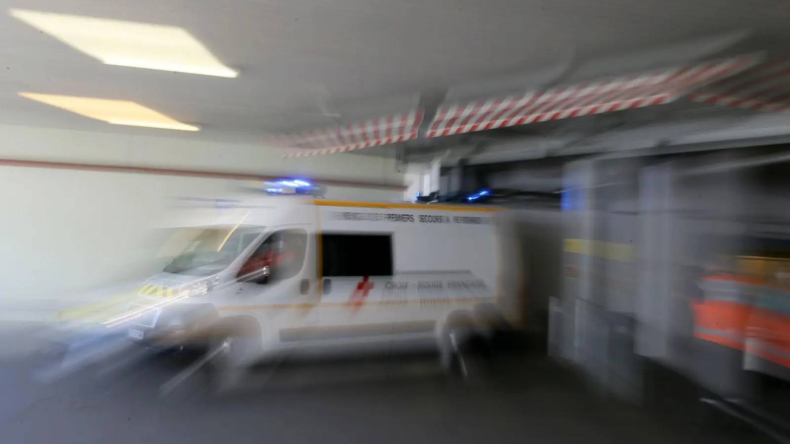 Ein aus dem Kongo nach Frankreich zurückgekehrter Arzt ist an Ebola erkrankt. (Symbolbild) (Foto: David Vincent/AP/dpa)
