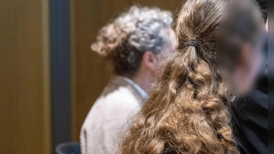 Mutter und Großmutter müssen sich nach einer misslungenen Hausgeburt vor Gericht verantworten. (Foto: Stefan Puchner/dpa)