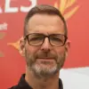Demokratie braucht viele Stimmen – und jemanden, der sie aufschreibt. Was unser Familienunternehmen trägt, ist Vertrauen: Man kennt sich, man sieht sich wieder. Genauso funktioniert die FLZ. Sie berichtet über den Gemeinderat, den Verein, den Betrieb um die Ecke – nicht anonym, sondern mit Namen und Gesicht. Wo das wegfällt, redet irgendwann jeder nur noch über die Region, aber keiner mehr mit ihr. Deshalb werben wir in der FLZ.