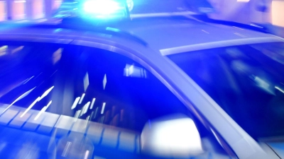 Wegen eines mutmaßlichen Tötungsdelikts rückt die Polizei in Nürnberg am Wochenende aus. (Symbolbild) (Foto: Carsten Rehder/dpa)