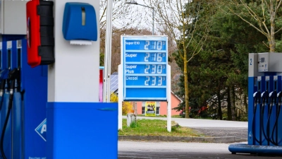Die Spritpreise drehen aktuell wieder nach oben. (Archivbild) (Foto: Patrick Pleul/dpa)