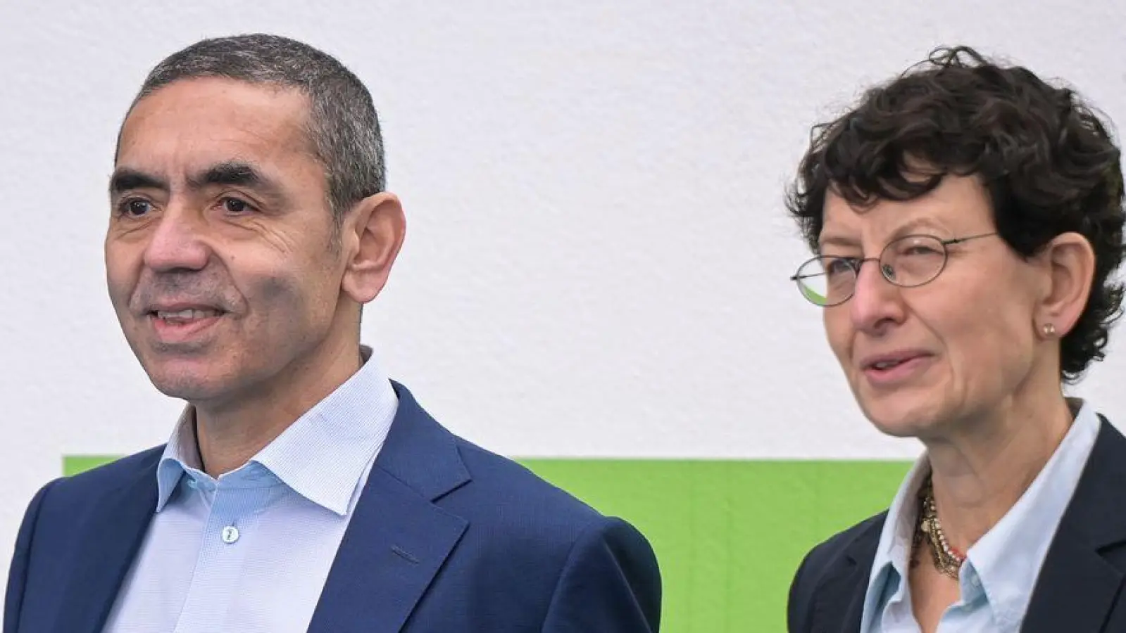 Ugur Sahin und Özlem Türeci sind die Gesichter von Biontech, machten das Mainzer Unternehmen groß. (Archivbild) (Foto: Sebastian Christoph Gollnow/dpa)