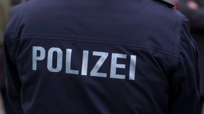 Bis zum Eintreffen der Polizei hielt der Sicherheitsdienst den 20-Jährigen fest.  (Symbolbild: Jens Büttner/zb/dpa)