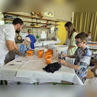 Auch eine Gipswerkstatt gehört zum Berufsbildungsangebot der Kinderstadt. (Foto: Margit Schwandt)