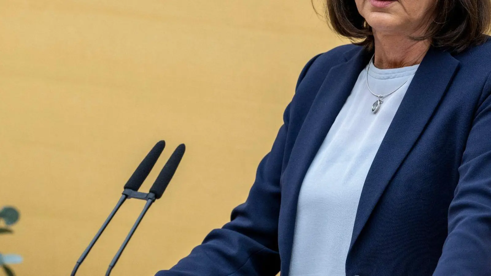 Ilse Aigner (CSU), Präsidentin des Bayerischen Landtags, steht am Rednerpult im bayerischen Landtag. (Foto: Peter Kneffel/dpa)