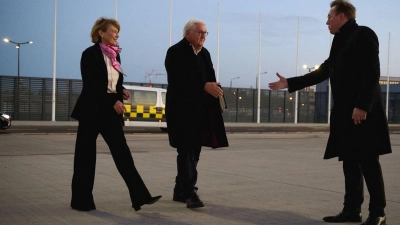 Steinmeier brach am frühen Morgen nach China auf. (Foto: Katharina Kausche/dpa)