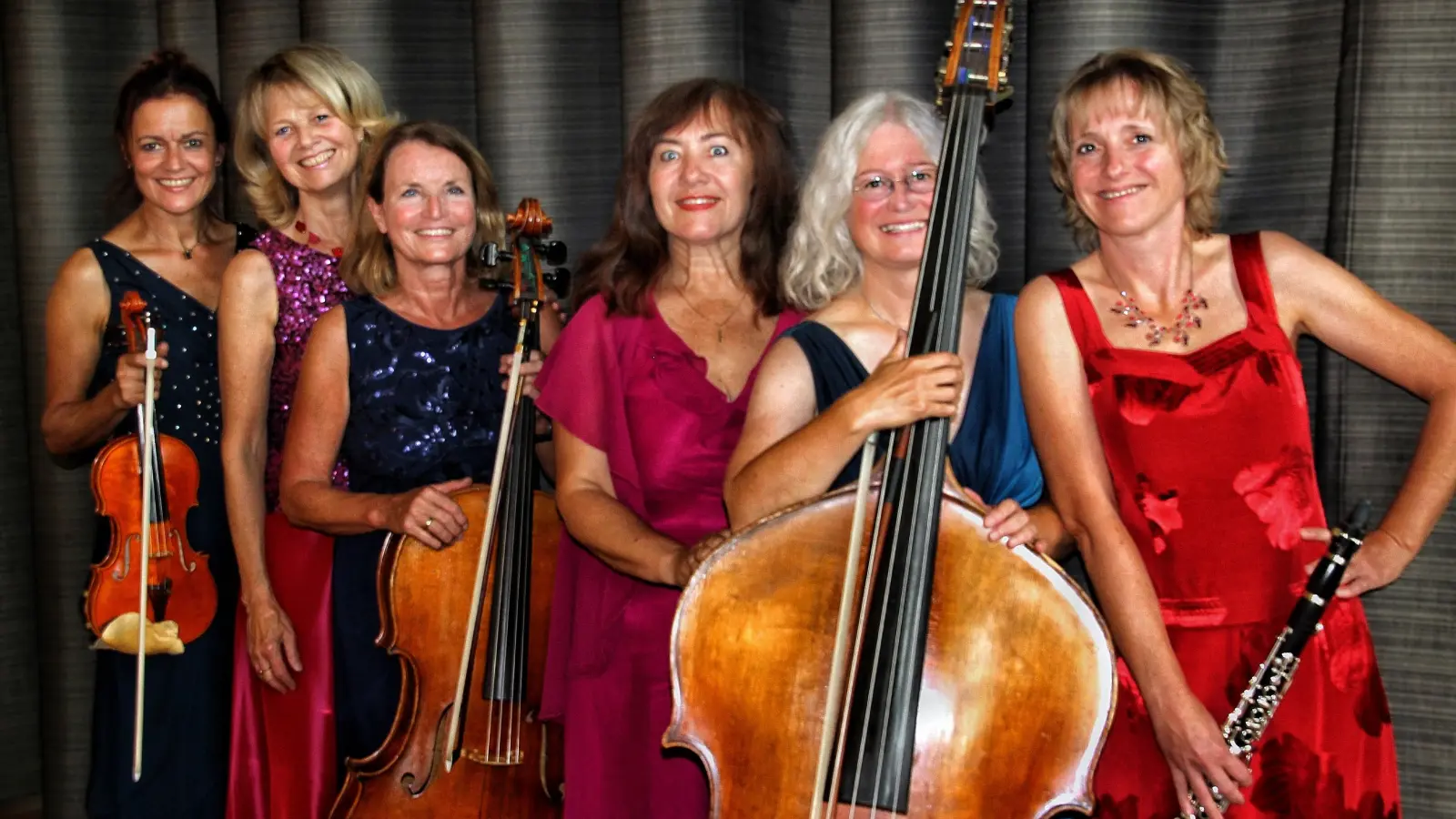 Salon Melange – das Ansbacher Damensextett (von links): Susanne Lieb, Christiane Kraft, Petra Mehringer, Veronika Eismont, Corinna Zimprich und Andrea Zink. (Foto: Ingo Kraft)