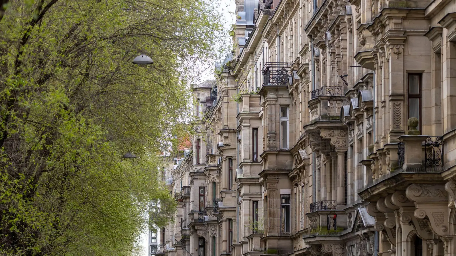Die Hornschuchpromenade in Fürth - der laut IVD Süd für Wohnungsinteressenten günstigsten großen Stadt in Bayern. (Archiv) (Foto: Daniel Karmann/dpa)