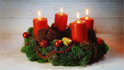 Rund um Weihnachten steigt das Brandrisiko. Wichtig ist eine Hausrat- oder Wohngebäudeversicherung. (Foto: GettyImages)