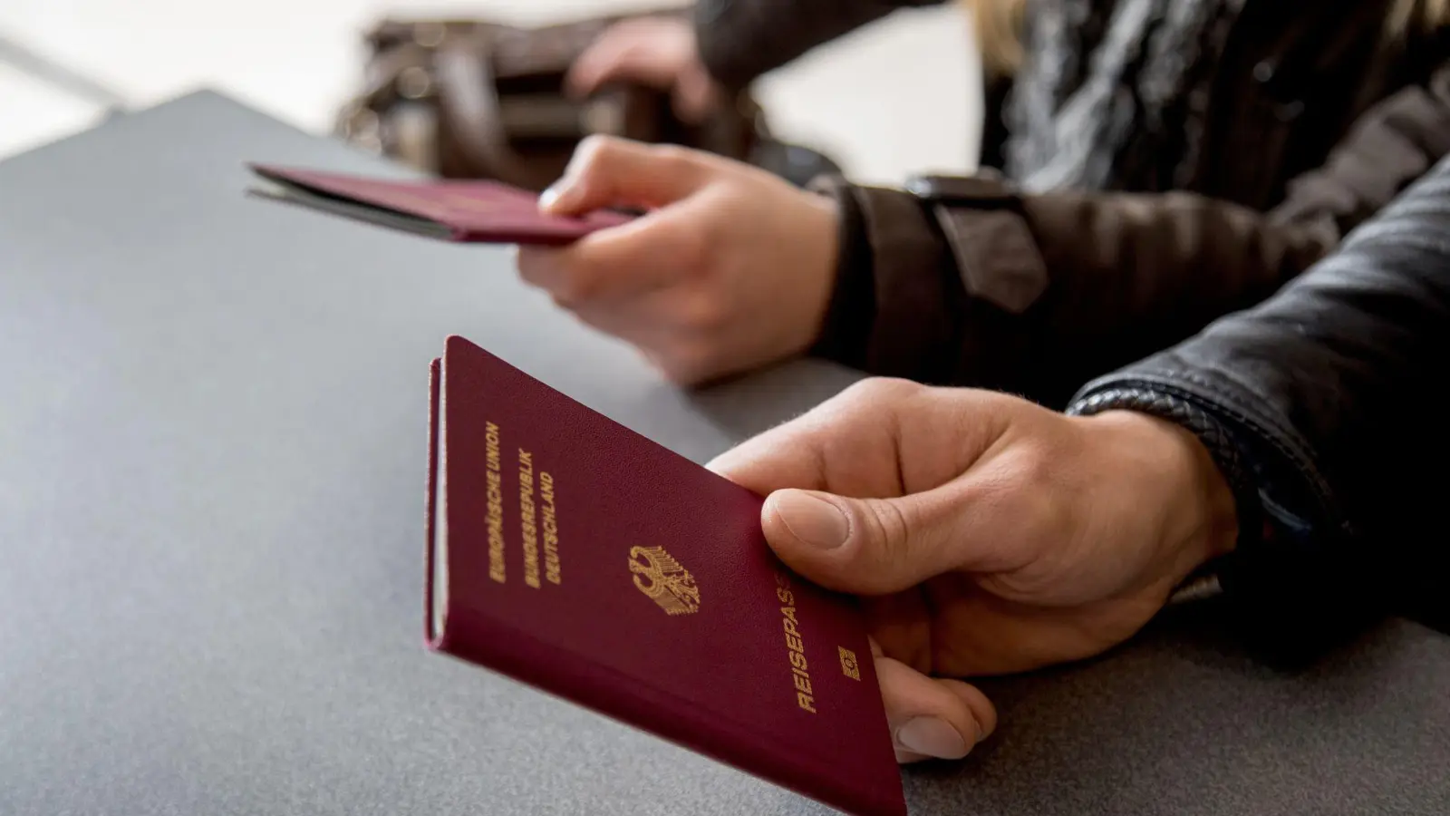 Reisepass empfohlen: Der Personalausweis wird in Ägypten nicht überall als ausreichendes Ausweisdokument anerkannt. (Foto: Christin Klose/dpa-tmn)