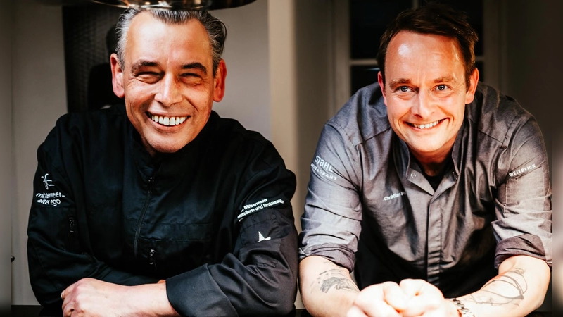 Freuen sich über ihren Michelin-Stern: Christian Mittermeier (links) und Christian Stahl. (Foto: Peter Aldag)