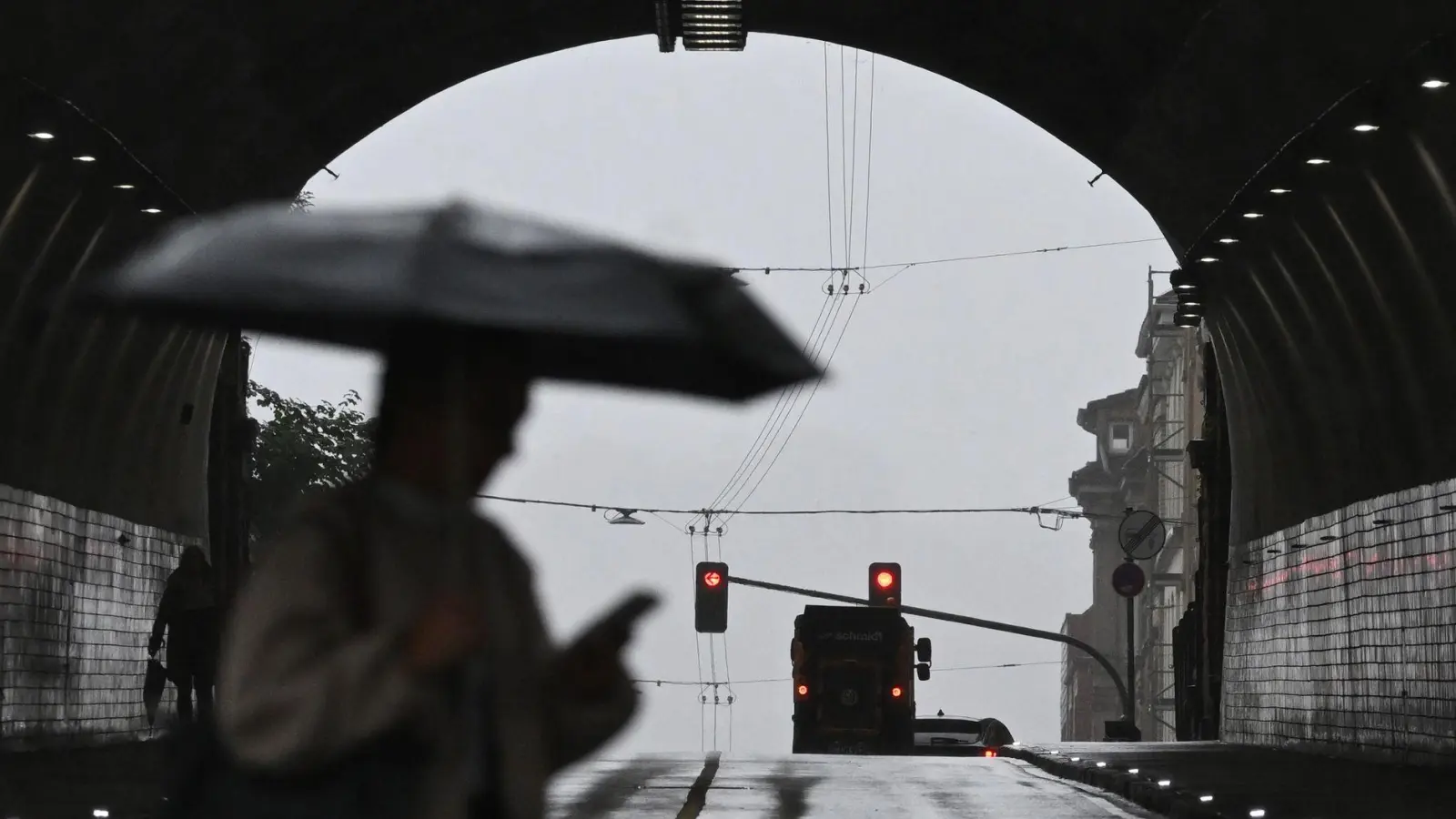 Nass wird es in den kommenden Tagen immer mal wieder.  (Foto: Marijan Murat/dpa)