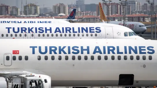 Nach der Umbenennung der Türkei bei den UN will das Land auch einen türkischen Namen der nationalen Fluggesellschaft durchsetzen. (Foto: Bernd von Jutrczenka/dpa)