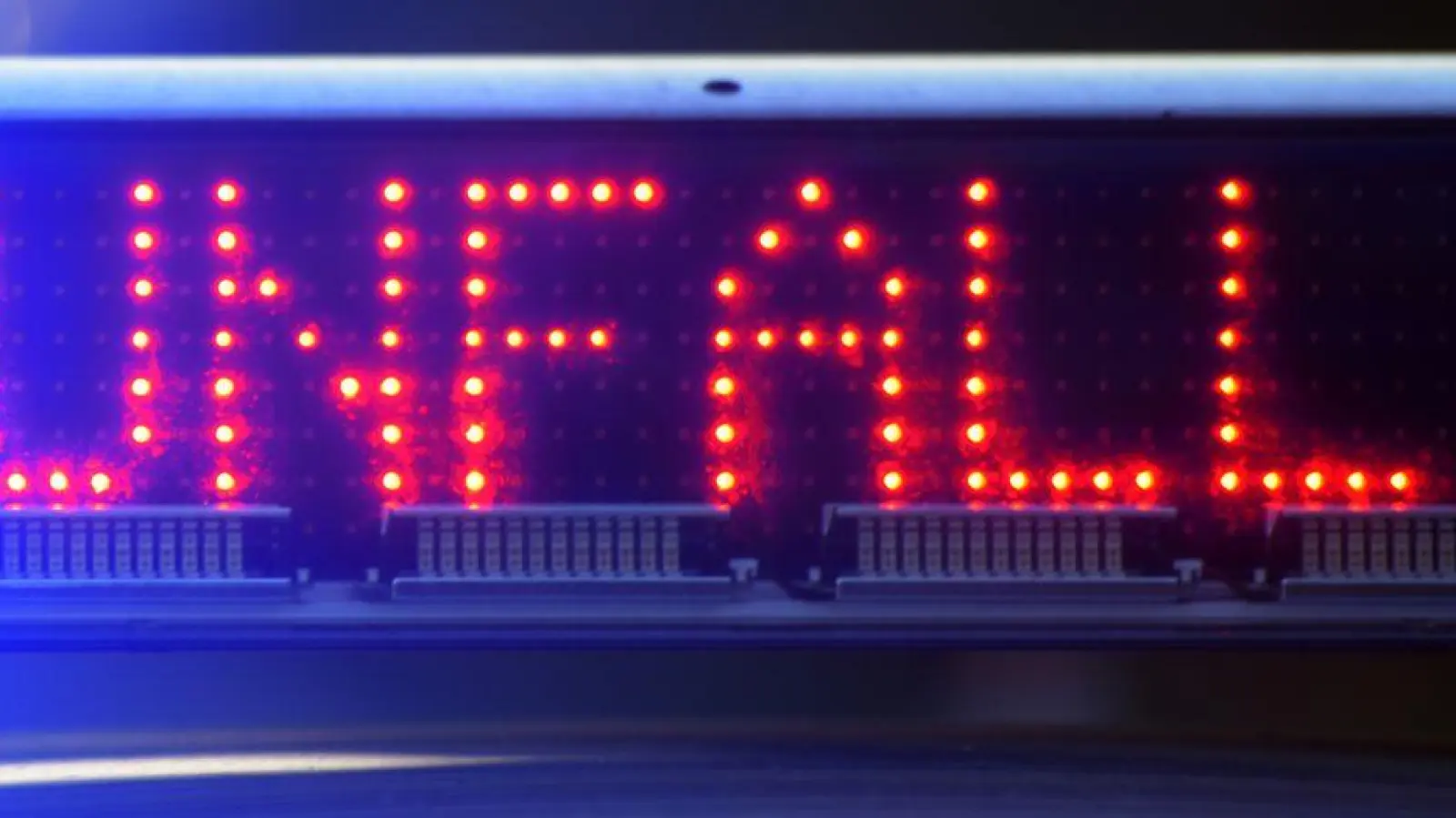 Nach dem Unfall ist die Autobahn 3 für mehrere Stunden voll gesperrt. (Symbolbild) (Foto: Stefan Puchner/dpa)