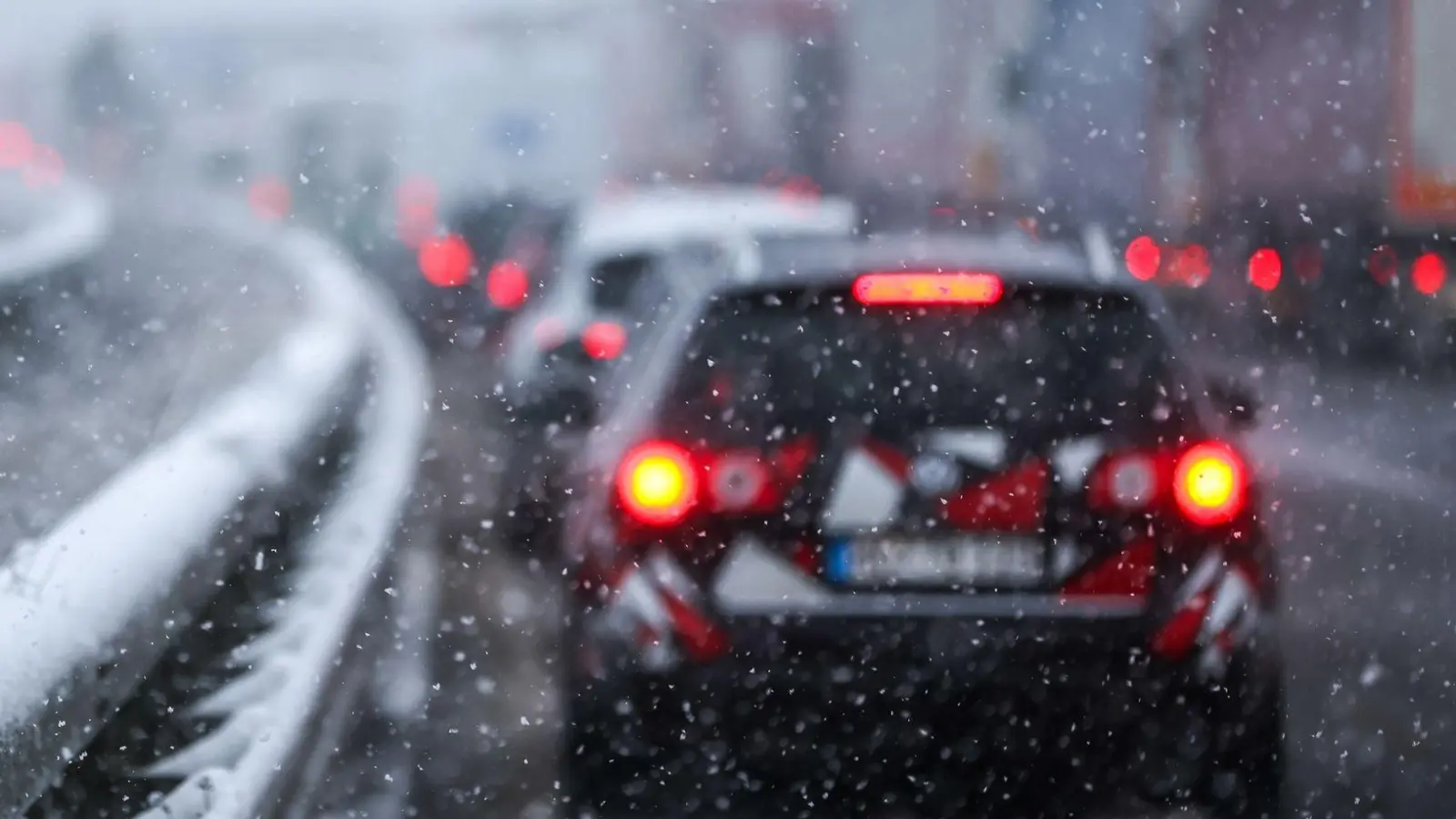 Während der Wintermonate steigt der Energieverbrauch von E-Autos um 20-30 Prozent. (Foto: Jan Woitas/dpa/dpa-tmn)
