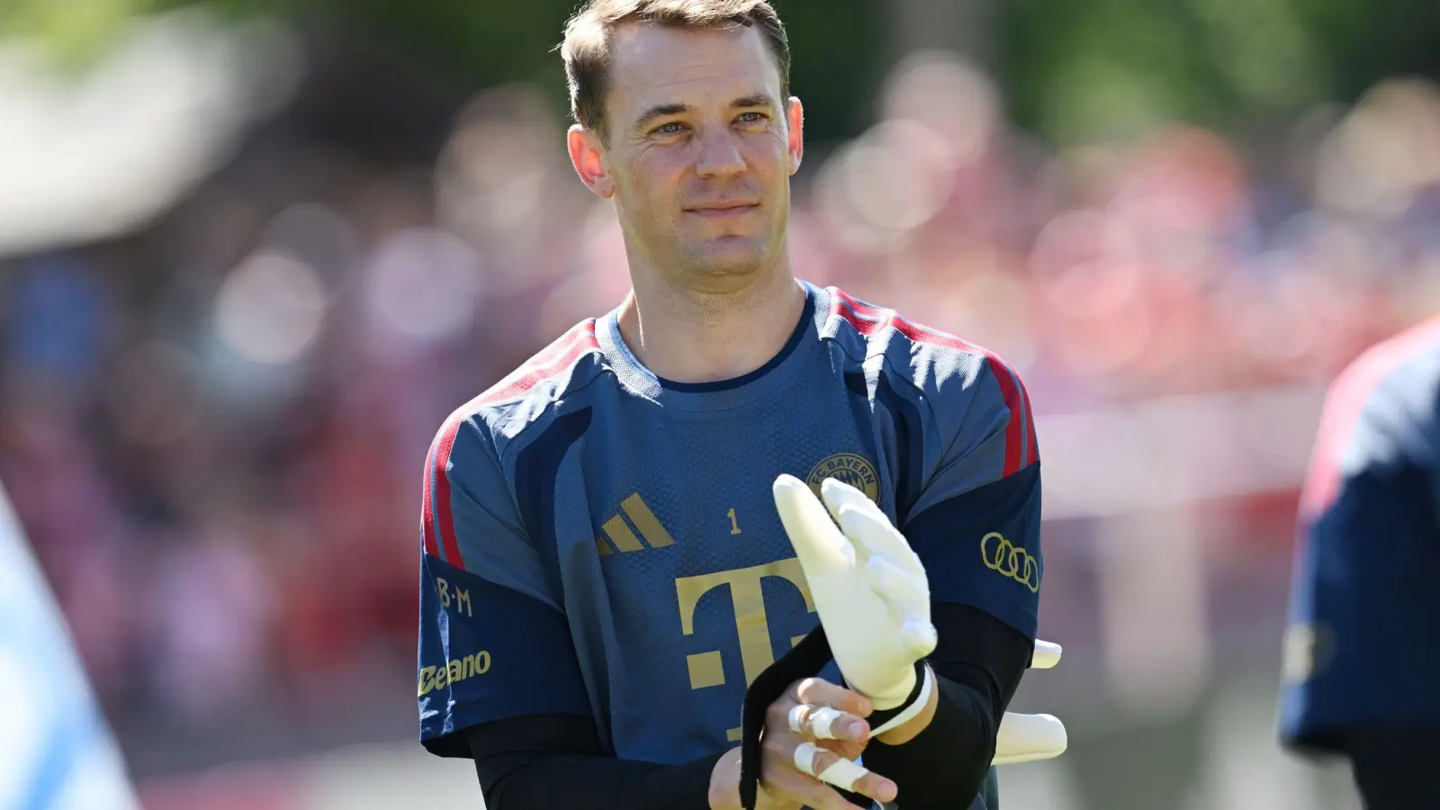 Zurück im Training beim FC Bayern: Manuel Neuer. (Foto: Angelika Warmuth/dpa)