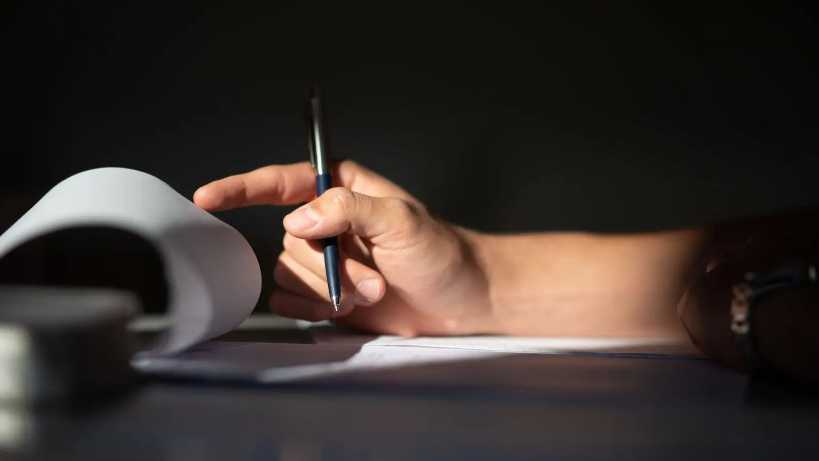 Wer seinen IQ testen will, sollte sich nicht auf windige Angebote im Internet verlassen.  (Foto: Daniel Reinhardt/dpa/dpa-tmn)