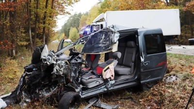 Eine 53-Jährige kam beim Zusammenstoß mit einem Lastwagen bei Aich (Landkreis Ansbach) ums Leben. (Foto: Antonia Müller)