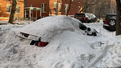 Auch wenn große Teile Deutschlands unter einer weißen Schneedecke liegen - die Menge reicht nicht an die Schneemassen in den USA heran. (Foto: Jeff Rivera/TheNEWS2 via ZUMA Press Wire/dpa)