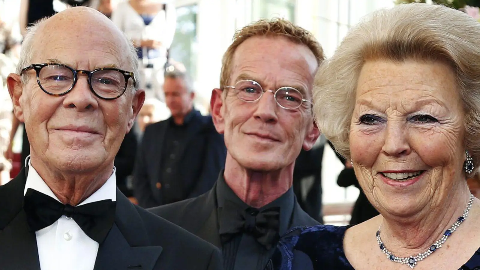  Hans van Manen mit der damaligen niederländischen Königin Beatrix.  (Foto: Jerry Lampen/ANP/EPA/dpa)