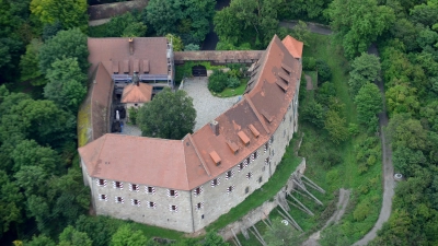In der Umgebung der Burg Hoheneck können Besucher wandern und im Anschluss die Burg besichtigen.  (Foto: Johannes Hirschlach)