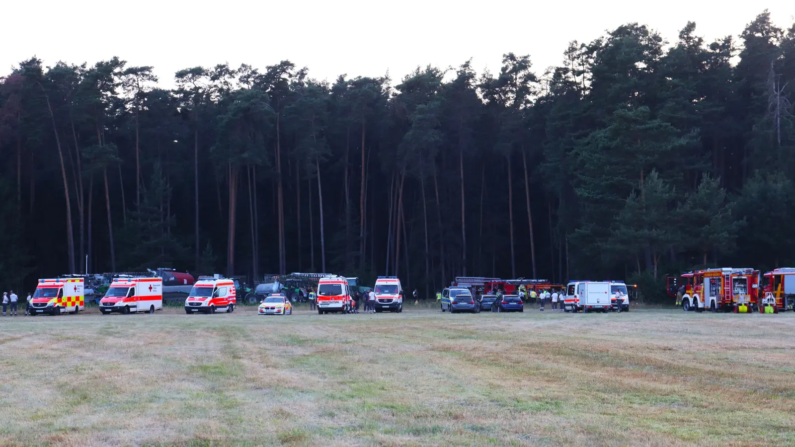 Rund 200 Einsatzkräfte waren am Mittwoch zu einem Brand bei Selgenstadt ausgerückt. (Foto: Antonia Müller)