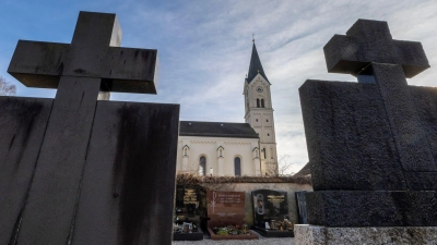 Die Tat, um die es in dem Verfahren geht, soll sich in Garching an der Alz ereignet haben. (Archivbild) (Foto: Peter Kneffel/dpa)